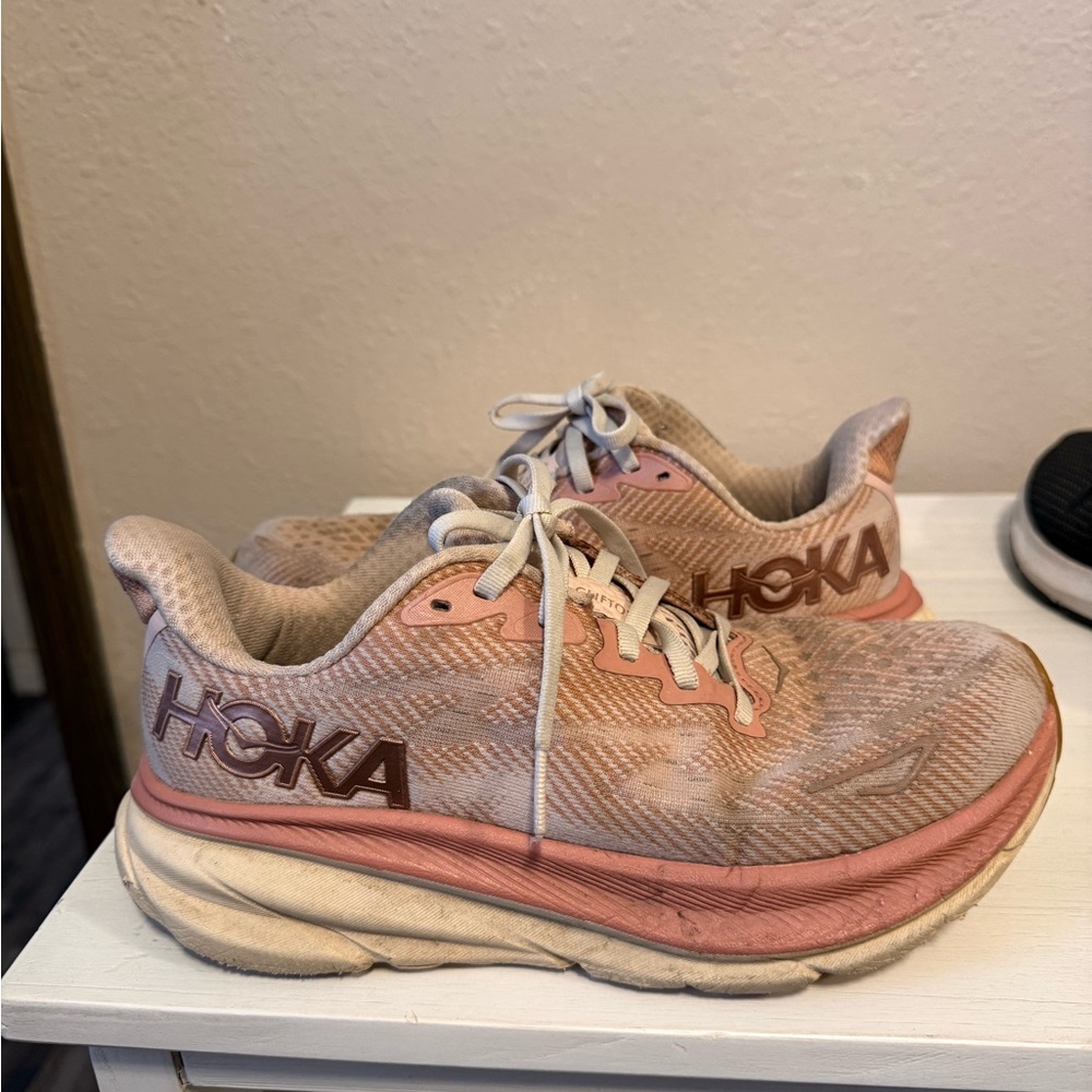 HOKA Women's Pink Running Shoes Clifton 9